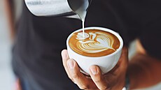 Valmez provoněný kávou: továrna JDE navazuje na tradici Arnošta Dadáka
