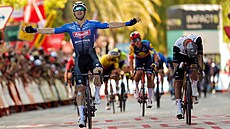 Kaden Groves triumfuje ve �tvrté etap� Vuelty. Vedle n�j zklamaný Sebastián...