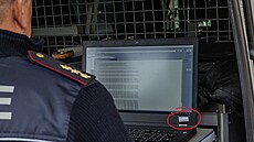 Policisté při ukázce novinky odhalili i heslo ke služebnímu počítači.