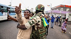 Vojáci v západoafrickém Gabonu oznámili anulování sobotních voleb, uzavení...