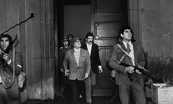 Poslední fotografie Salvadora Allendeho. O autorství snímku svreného chilského...