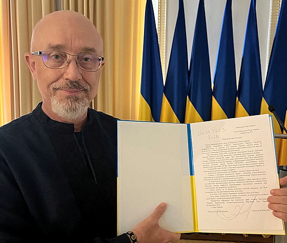 Ukrajinský ministr obrany Oleksij Reznikov pedal parlamentu svj rezignaní...