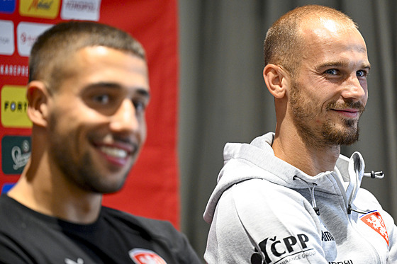 Václav �erný (vpravo) a Ond�ej Lingr na tiskové konferenci p�ed zá�ijovým...