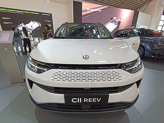 Expozice �ínské zna�ky Leapmotor na autosalonu v Mnichov�