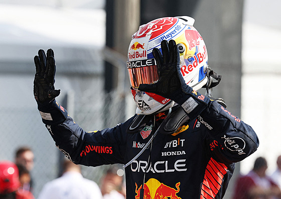 Max Verstappen slaví vítzství ve Velké cen Itálie.