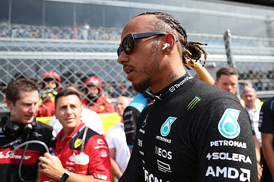Lewis Hamilton na trati v Monze ped Velkou cenou Itálie