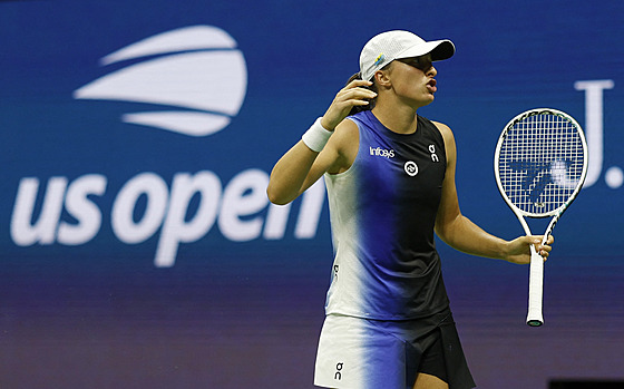 Polská tenistka Iga wiateková se roziluje v osmifinále US Open.
