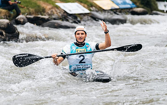 Kajaká Vít Pindi na Svtovém poháru ve vodním slalomu v Seu dUrgell