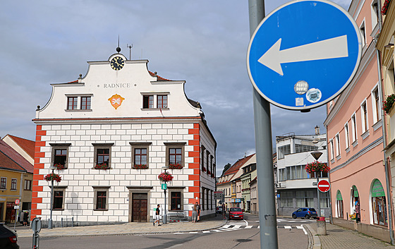 Radnice ve Velkém Meziíí.
