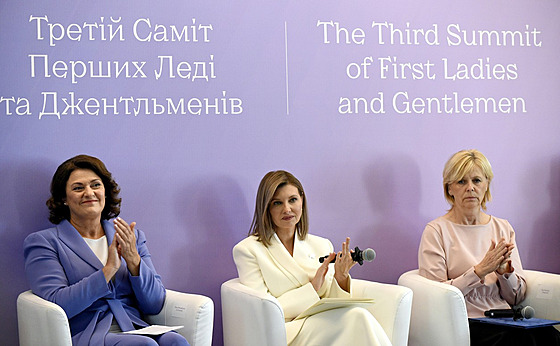 V Kyjev� se 6. zá�í konal ji� pot�etí summit prvních dam a gentleman�. Tí�ivá...