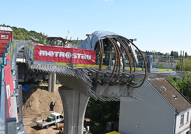 V Brně zpřístupní dvoumiliardovou stavbu, lidé se projdou po obřím mostu