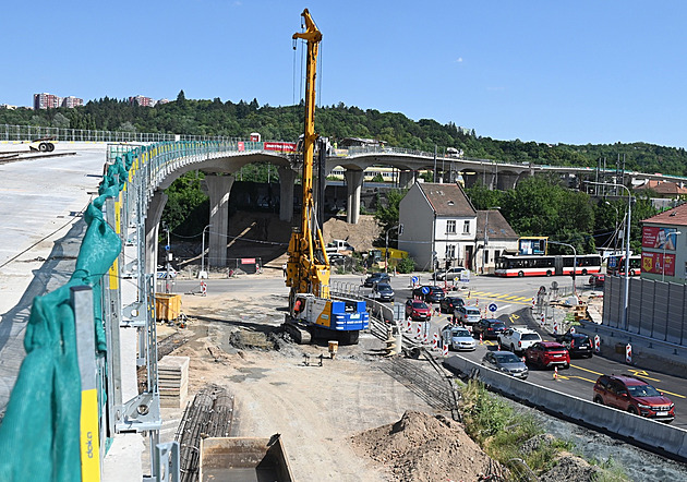 V Brně zpřístupní dvoumiliardovou stavbu, lidé se projdou po obřím mostu
