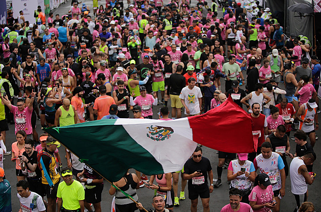 Zkratky, MHD i jízda autem. Z Mexického maratonu diskvalifikovali tisíce běžců