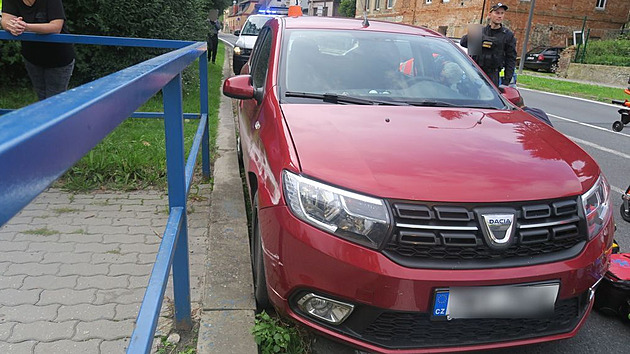 Řidiči se udělalo špatně a vjel do protisměru, spolujezdkyně rychle zakročila