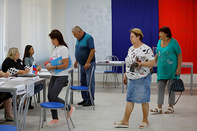 Rusové se chystají volit, válka je téma. Účastní se 23 politických stran, antisystémová opozice ale chybí
