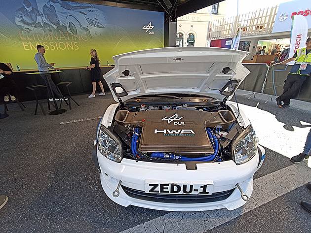 KOMENTÁŘ: Autojarmark v Mnichově a svatá válka Prahy proti autům