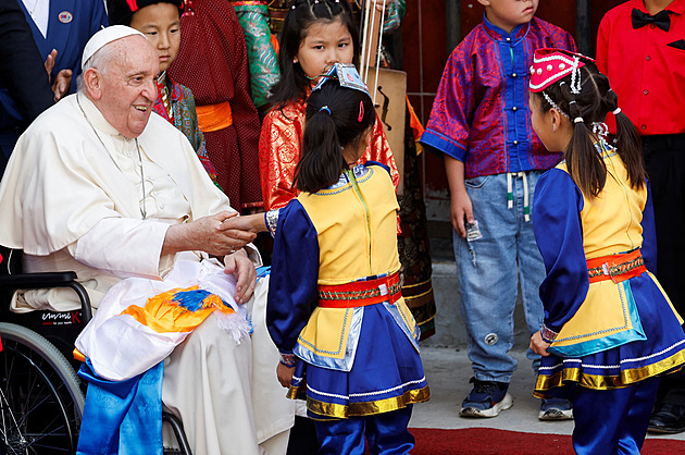 Papež před přistáním v Mongolsku přál vše dobré „jeho excelenci“ Siovi