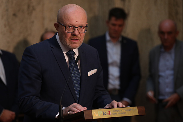 Ministr uklidňování. Je vždy ochoten slíbit, vyřešeno ale není nic