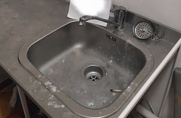 Pražská hygiena našla špínu v každé šesté restauraci. Podněty chodí i přes web