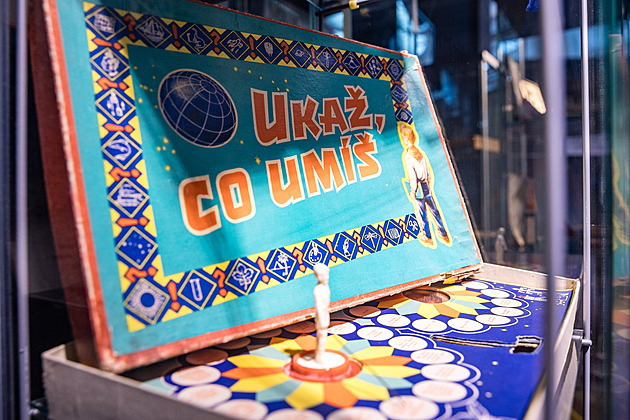 Retro muzeum nabízí exkurzi do školní třídy a vzpomínku na slabikář s Emou