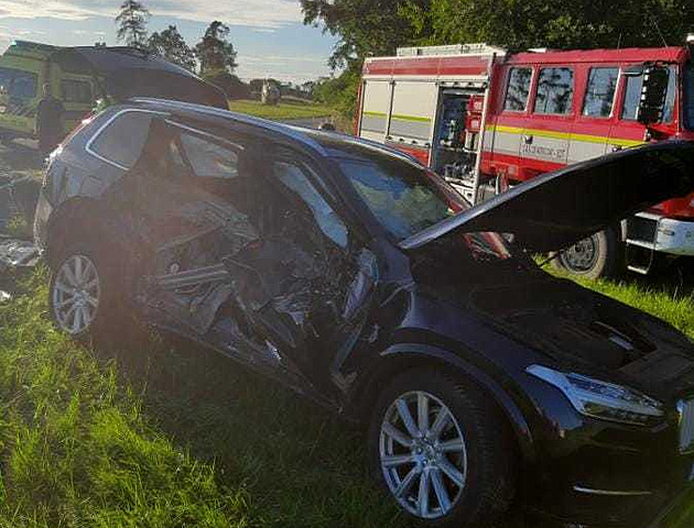 Na přejezdu bez závor a signalizace se střetl osobní automobil s vlakem