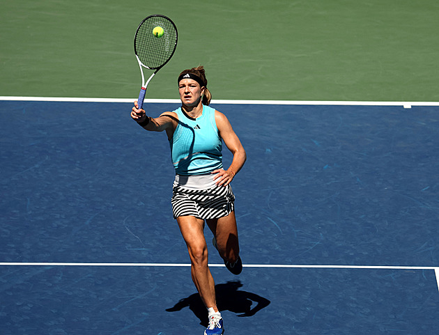 Na koncertech někdy ani nesleduju pódium, jak nadšeně tančím, líčí Muchová