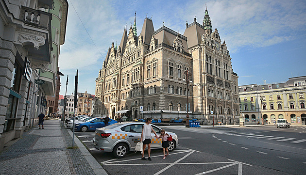 Liberec oseká místa pro taxikáře, jejich auta zmizí od radnice i paláce