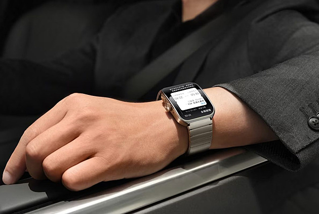 Trochu retro, ale s moderními funkcemi. Nové hodinky se rychle nabíjí