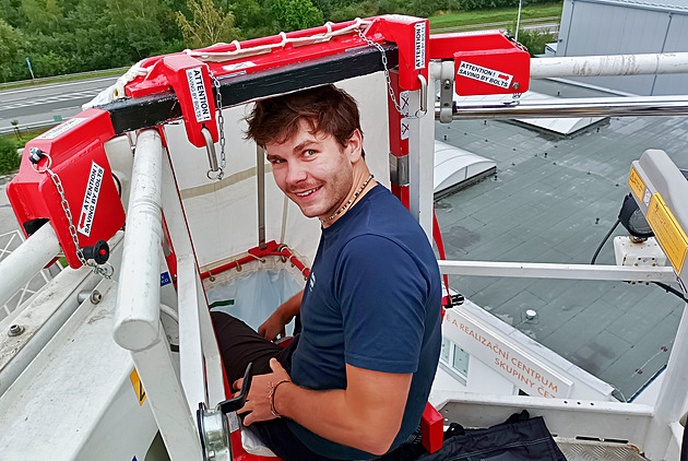 Na Temelíně testovali evakuační rukáv, ze 32 metrů jím sjedete za půl minuty