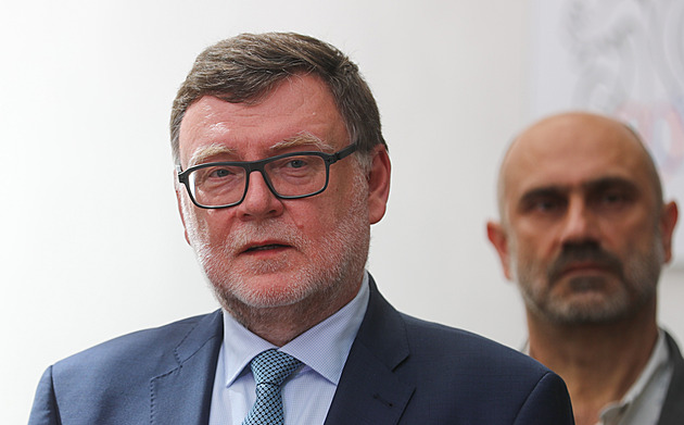 Nyní nemá smysl řešit přijetí eura, protože Česko neplní kritéria pro jeho zavedení, uvedl Stanjura