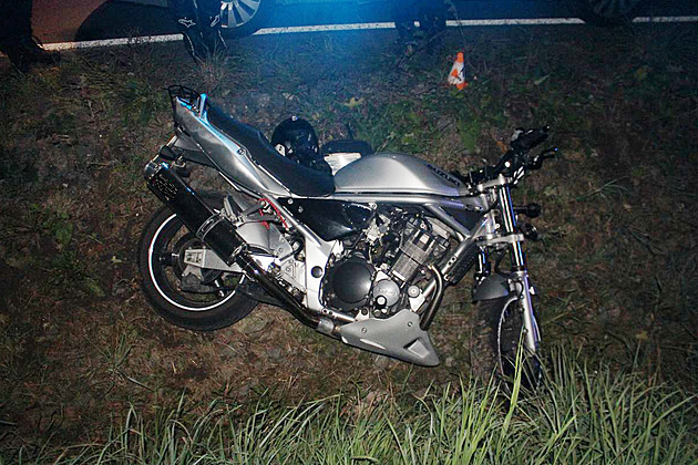 Opilý motorkář odešel od nehody, pak se přiznal projíždějícím policistům