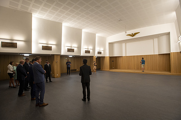 Drážní dominanta v Pardubicích získala opět svůj lesk, hala na opravu čeká