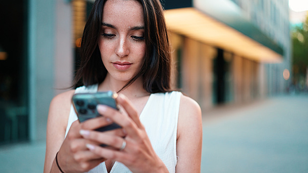 Od listopadu půjde poslat peníze na telefonní číslo. ČNB spouští registr