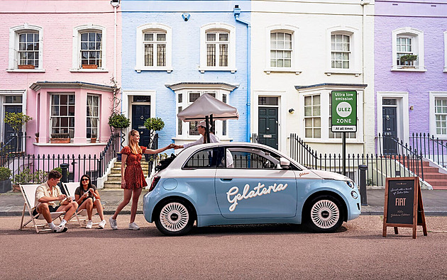 Autozápisník: Musk ukradl záchod pro kočky, Toyotě došlo místo na serverech