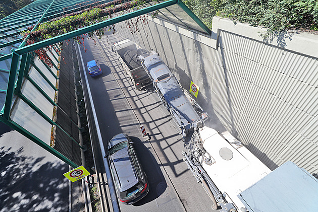 Centrum Varů blokují dvě opravy na silnicích, řidiči se navíc špatně zipují