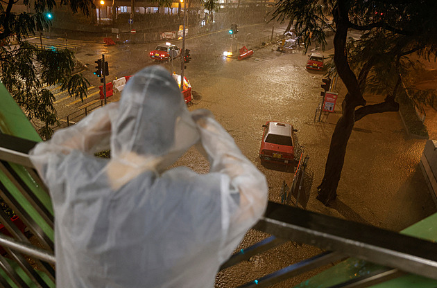 VIDEO: Voda se valila městem. V Hongkongu napršelo nejvíc za 140 let měření