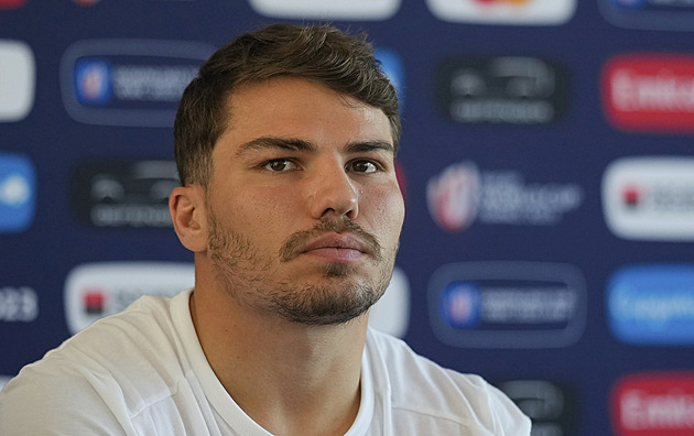 Nažhavení Francouzi, skromní All Blacks. Fascinující podívaná se šiškou začíná