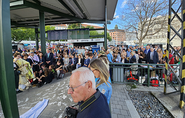 Koleje do nebe. Nový památník na nádraží v Brně připomíná deportované Židy