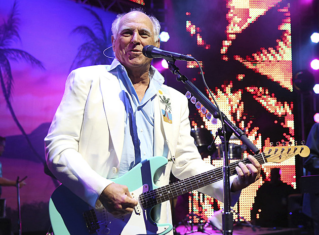 Zemřel písničkář Jimmy Buffett. Svou hudbu nazýval opilým karibským rokenrolem