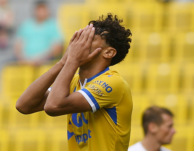 Krvavá prohra. My neumíme rozdat rány, jsme hrozně hodní, štve trenéra Teplic