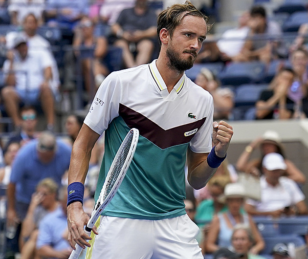 Brutální podmínky, jeden z hráčů zemře, rozčiloval se Medveděv v ruském derby