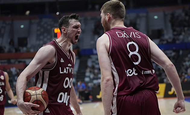 Nováček z Lotyšska zaskočil na basketbalovém MS španělské obhájce titulu