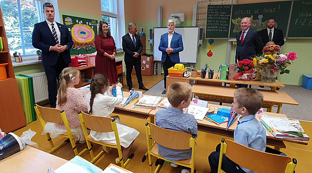 Ředitelé škol supermany? Někde musí zaskakovat i u kotle. Víme, nač si nejčastěji stěžují