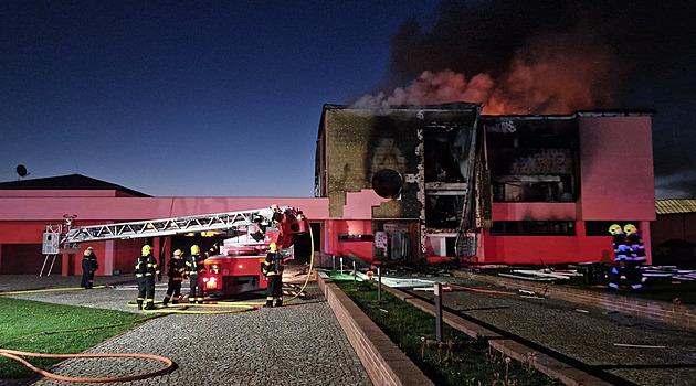 Jsme nevinné, tvrdí ženy. Za požár a pojistný podvod poslal soud oba páry do vězení