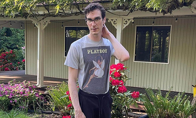 Syn Hefnera hájí svůj obsah na OnlyFans. Má rodina měří dvojím metrem, říká