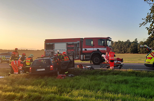 Nehoda dvou aut a autobusu u Pohořelic blokuje tah na Znojmo, zranilo se pět lidí