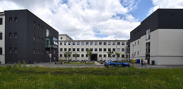 Anonym hrozil střelbou na filozofické fakultě v Ostravě, policie ho dopadla