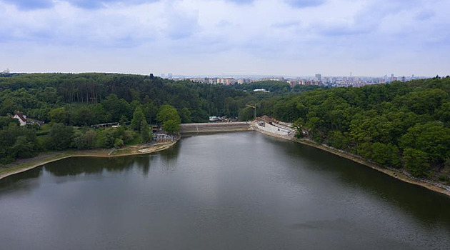 Velín a val proti velké vodě. Nová hráz v Hostivaři odvrátí i tu tisíciletou