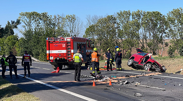 Čtvrteční srážku s náklaďákem u Slaného nepřežili řidič i jeho spolujezdkyně