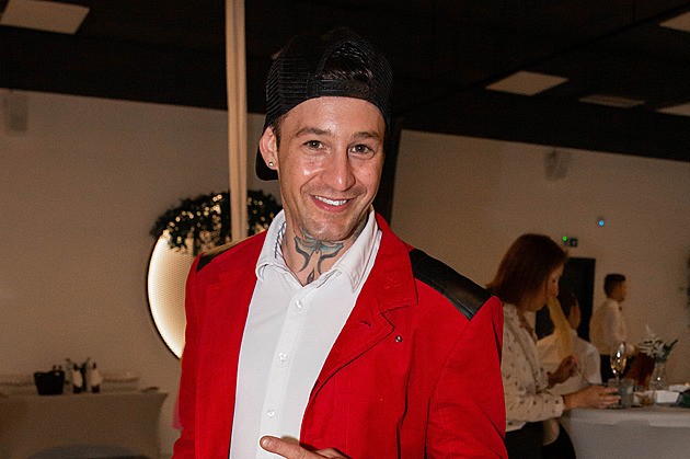 Zpěvák, hokejista, herec, truhlář i lékař. S kým chodila Agáta Hanychová